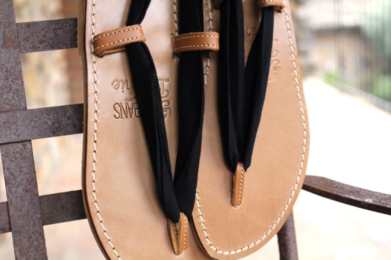 La sandale Classico Iris Black – Image 2