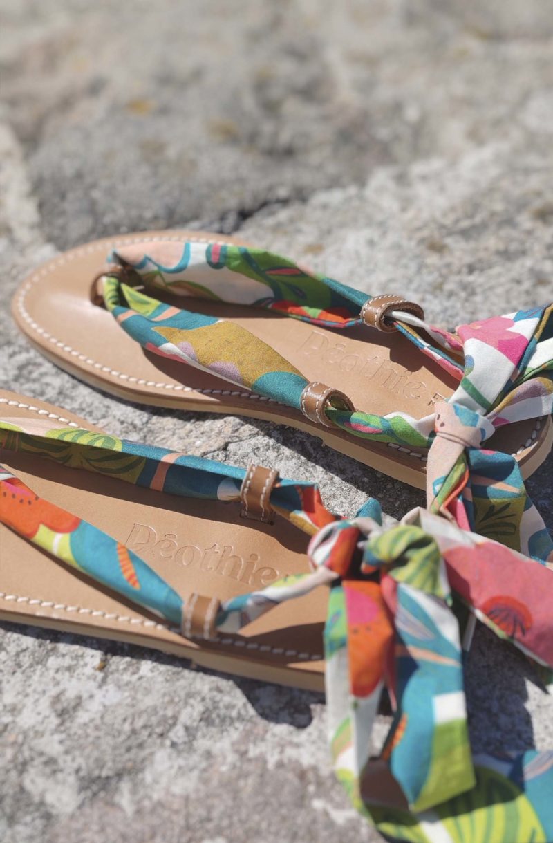 La sandale Classico Fleurs des Îles – Image 2